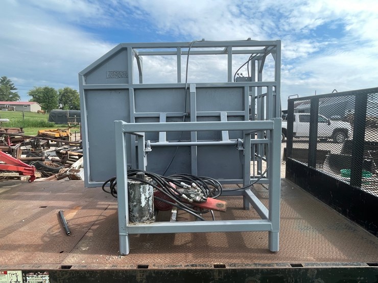 #303-•-tidenberg-heavy-duty-lay-down-cattle-chute-image-3
