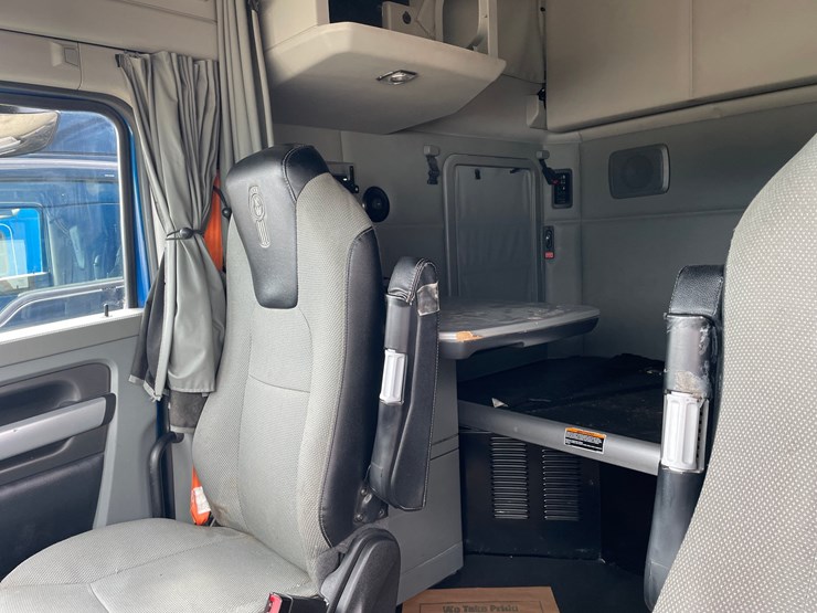 2020-kenworth-t680-image-19