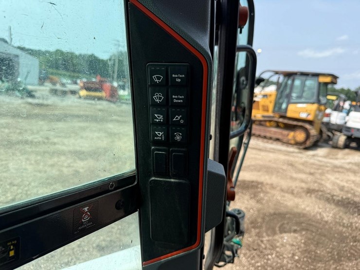 2024-bobcat-t66-image-27