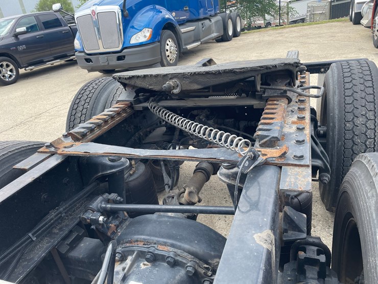 2022-kenworth-t680-image-15