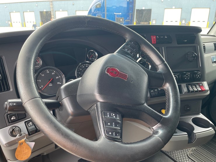 2020-kenworth-t680-image-21