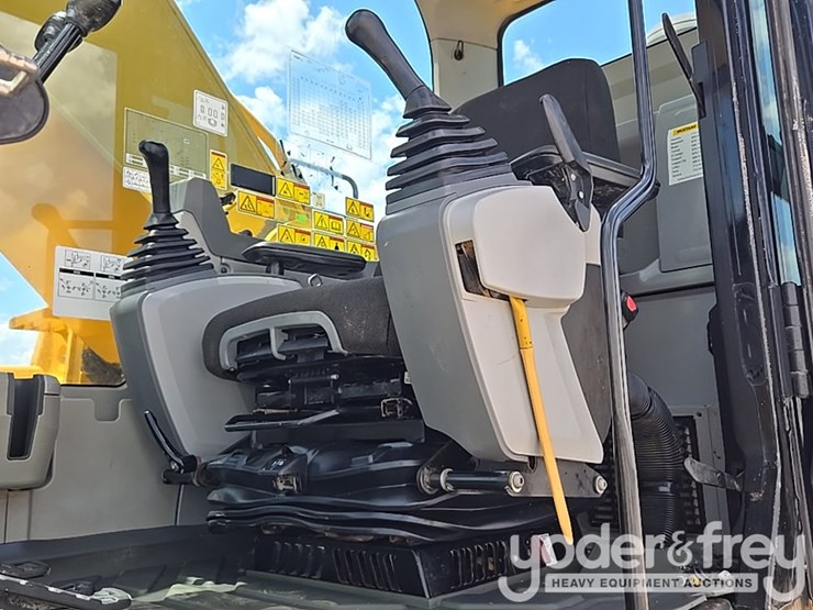 2016-caterpillar-336fl-image-65