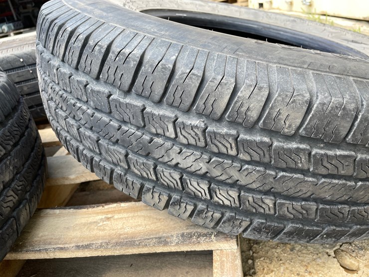 #3586-•-(3)-3t235/8r16-trailer-tires-image-8