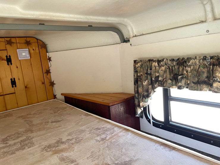 #103-•-1998-trailet-2-horse-trailer-with-overnight-package-(has-wi-title)-image-57