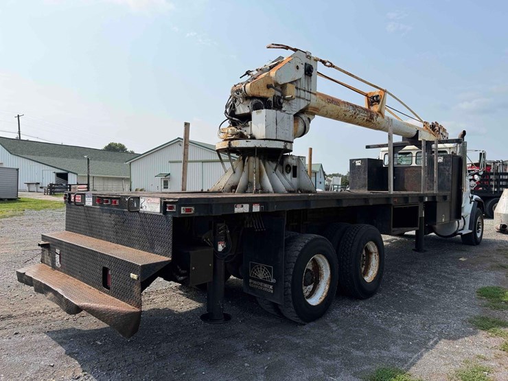 2000-freightliner-fl112-image-15
