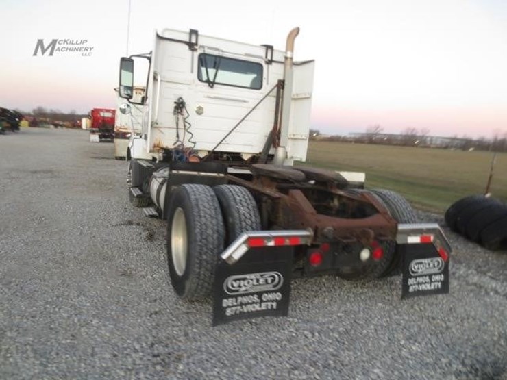 2008-volvo-vnl42t300-image-8
