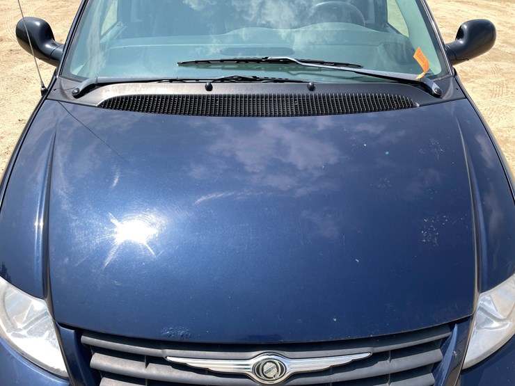 2006-chrysler-town-&-country-image-11