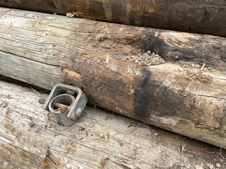 #3614-•-bundle-of-used-round-posts-image-10