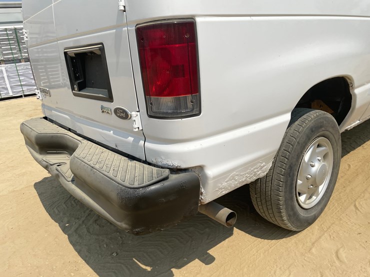 2009-ford-e350-image-25