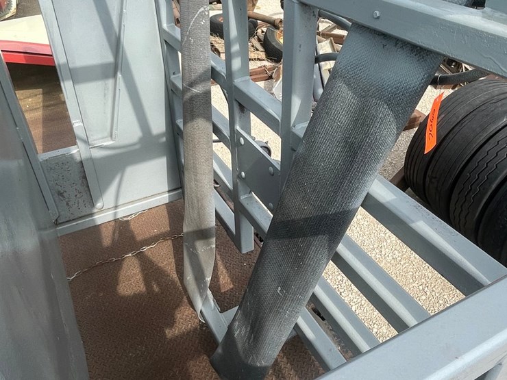 #303-•-tidenberg-heavy-duty-lay-down-cattle-chute-image-16