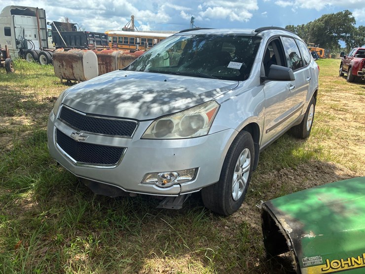 2009-chevrolet-traverse-image-1