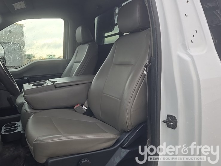 2017-ford-f550-image-34