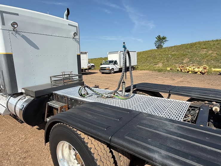 2014-kenworth-t800-image-8