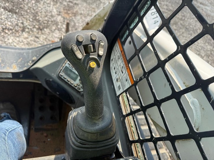 2020-bobcat-t770-image-22