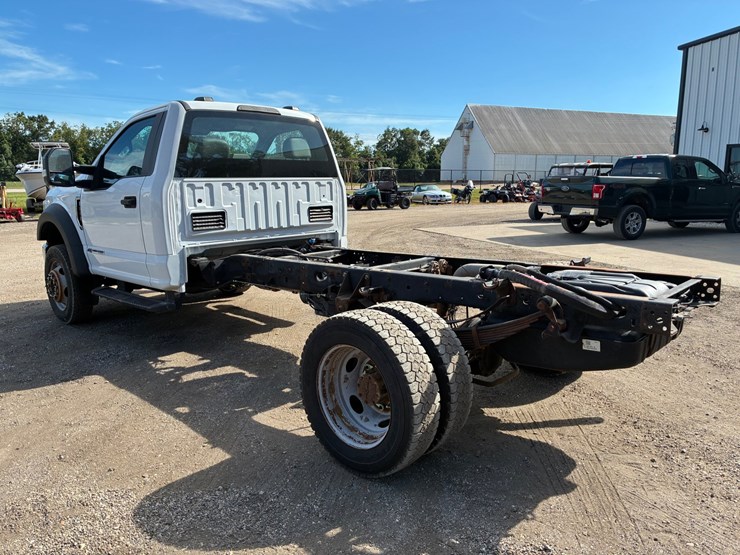 2022-ford-f550-xl-image-6