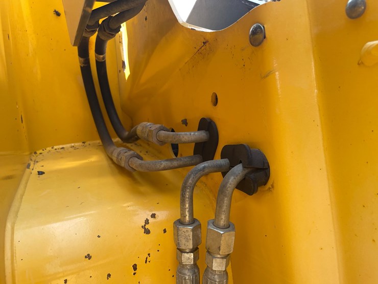 2016-new-holland-c227-image-64