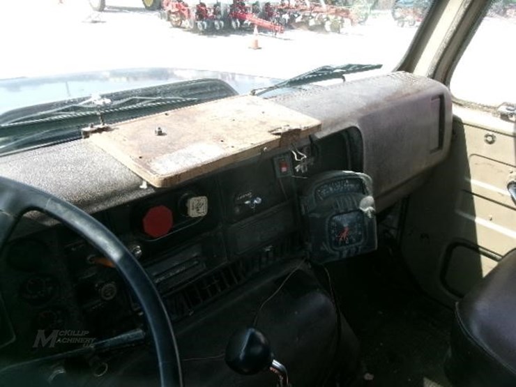 1985-international-s2500-image-13
