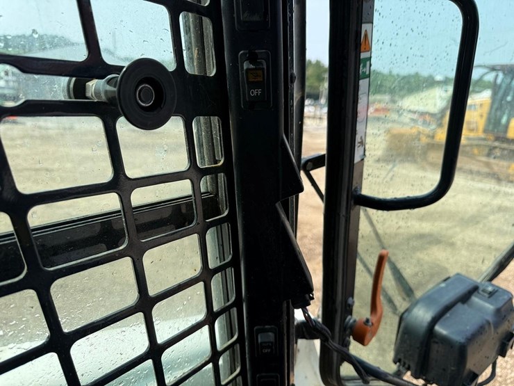 2023-bobcat-t770-image-26
