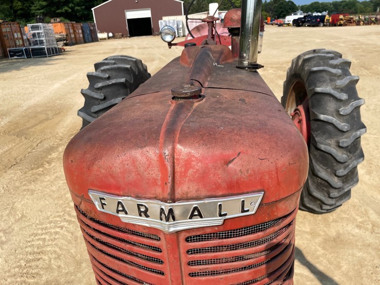 #300-•-1951-farmall-m-tractor-image-11