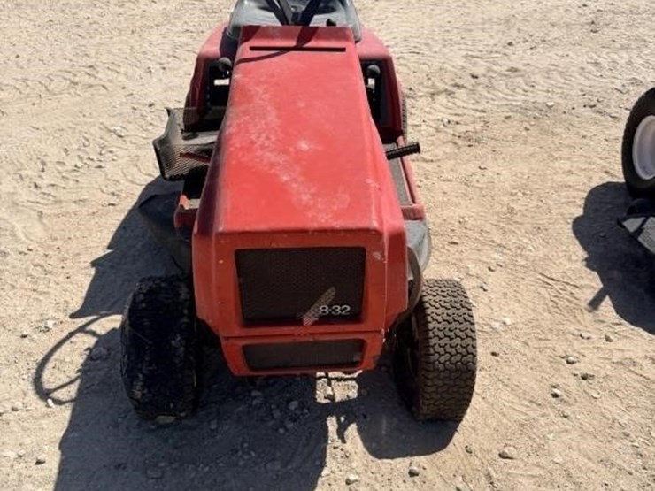 toro-832-image-3