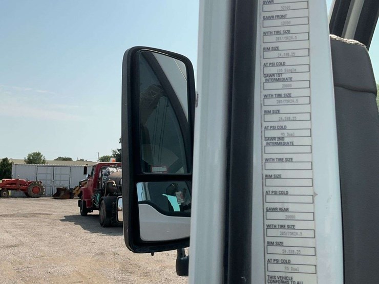 2018-kenworth-t680-image-5