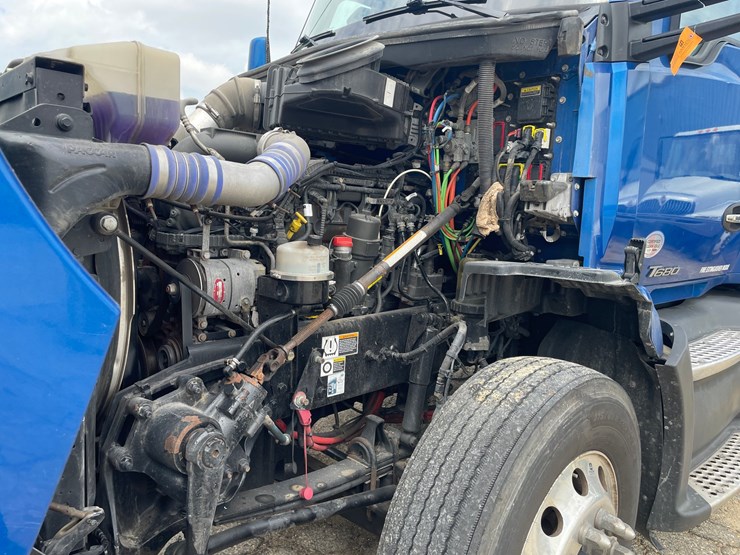 2022-kenworth-t680-image-32