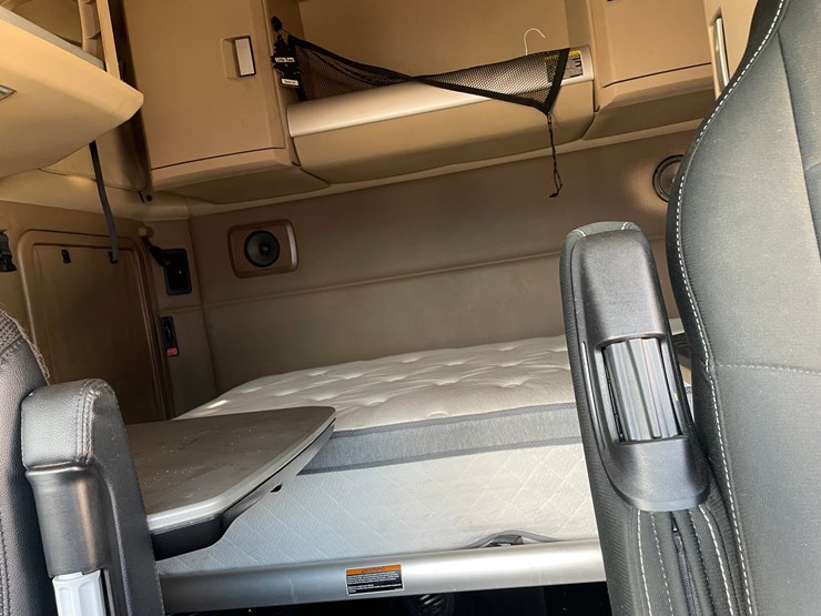 2019-kenworth-t680-image-22