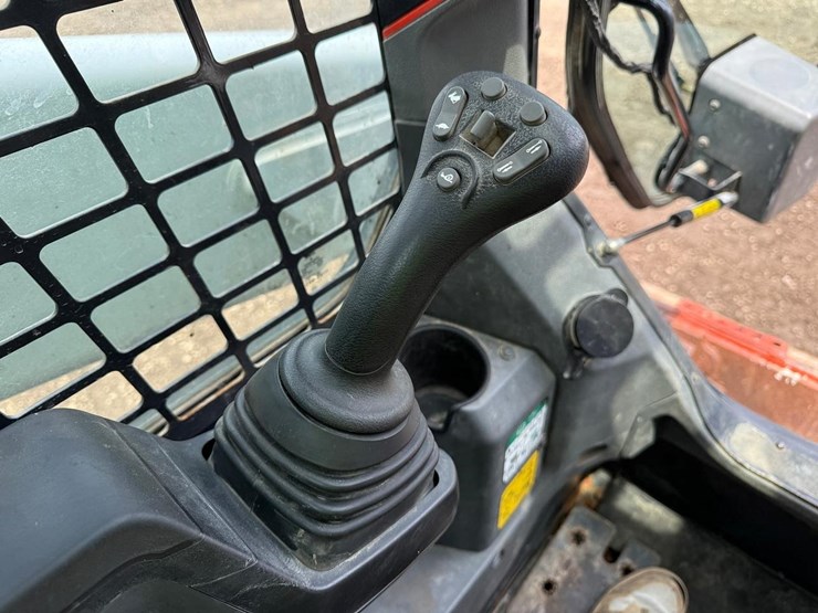2020-bobcat-t76-image-25