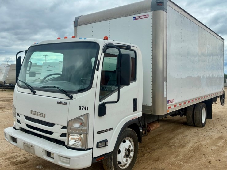 2019-isuzu-npr-image-1