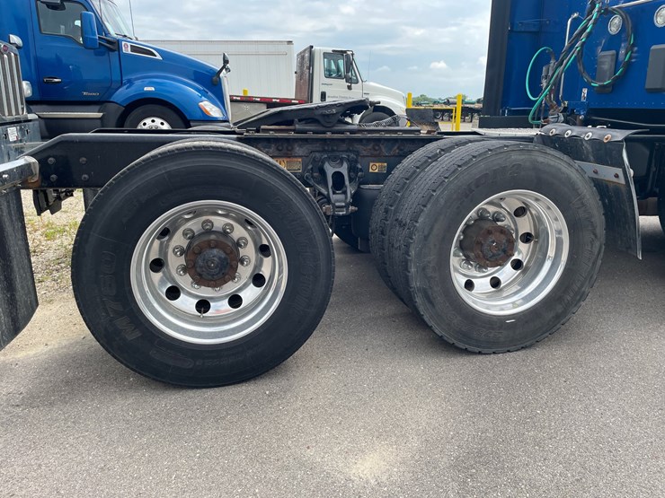 2020-kenworth-t680-image-19