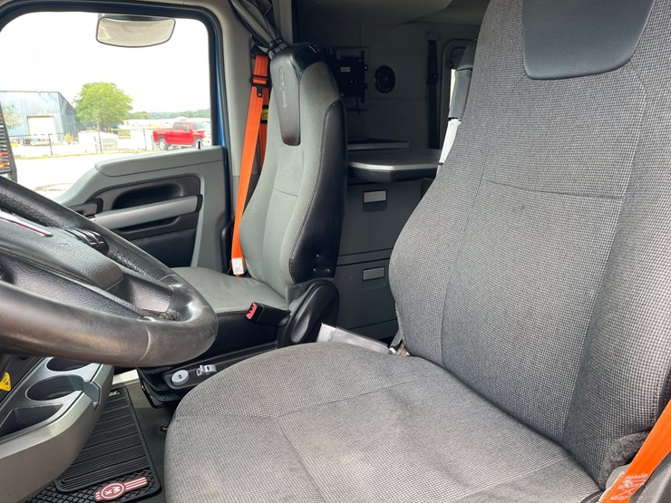 2020-kenworth-t680-image-34