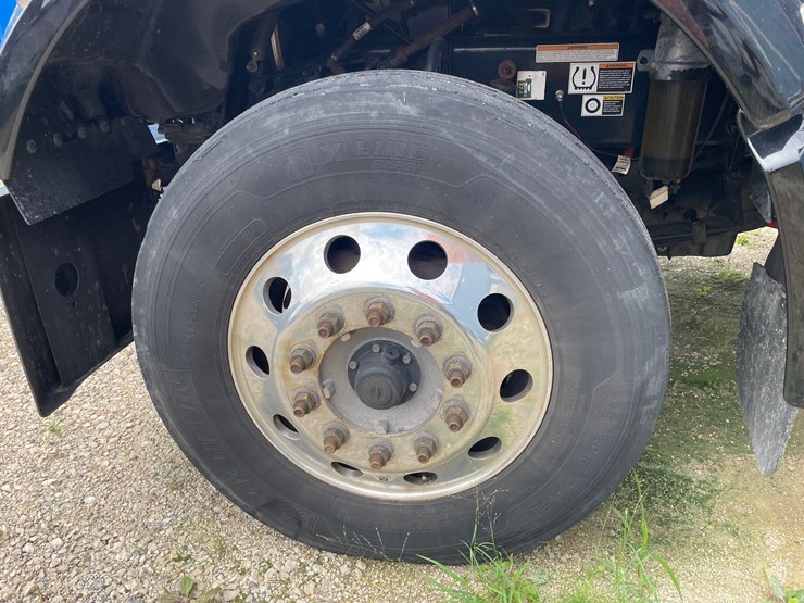 2020-peterbilt-567-image-18
