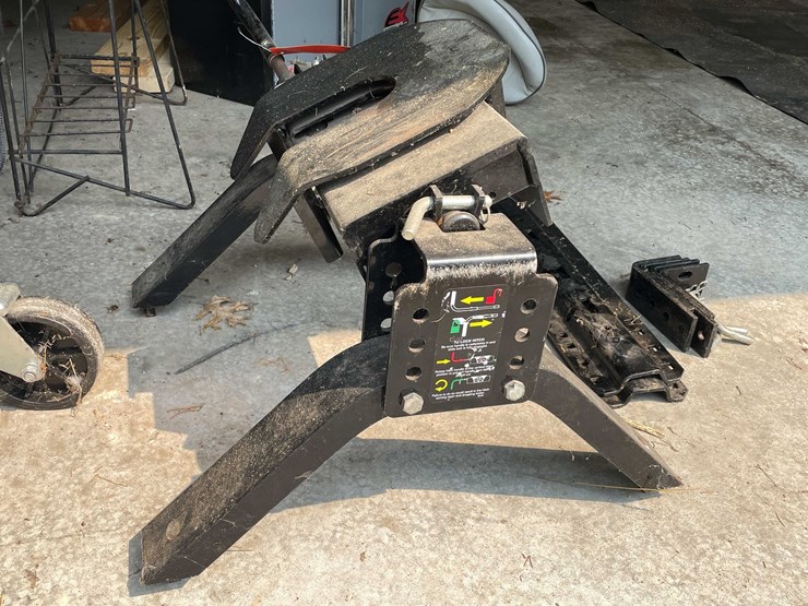 #5737-•-curt-5th-wheel-hitch-image-5