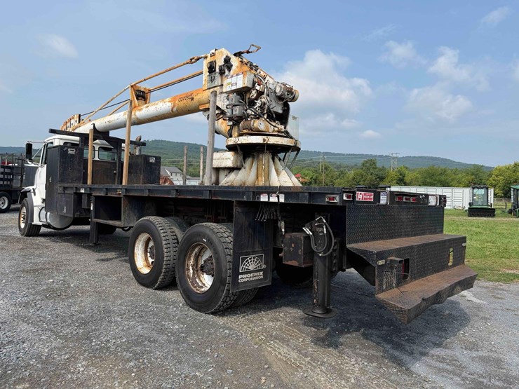 2000-freightliner-fl112-image-23