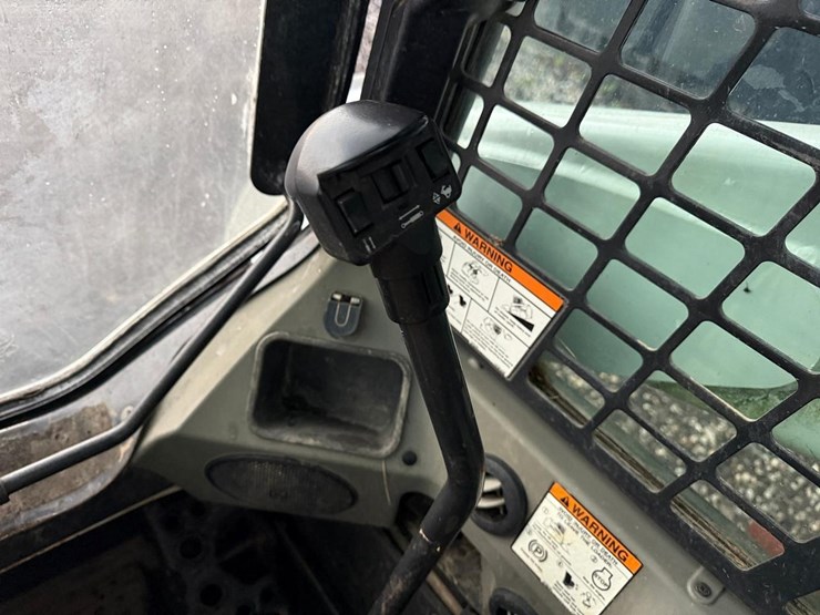 2011-bobcat-t650-image-24