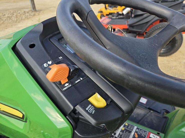 john-deere-x570-image-15