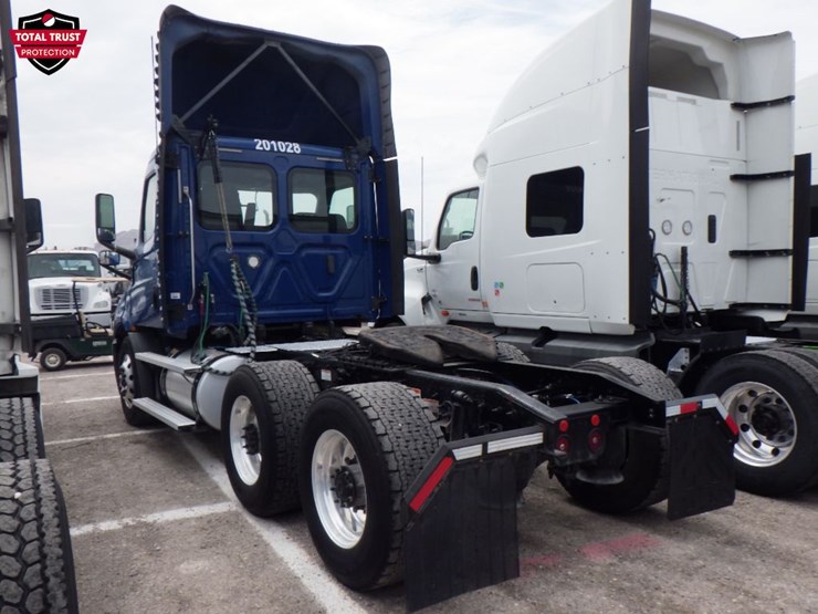 2020-freightliner-cascadia-116-image-10