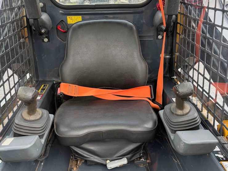 2018-deere-318g-image-14