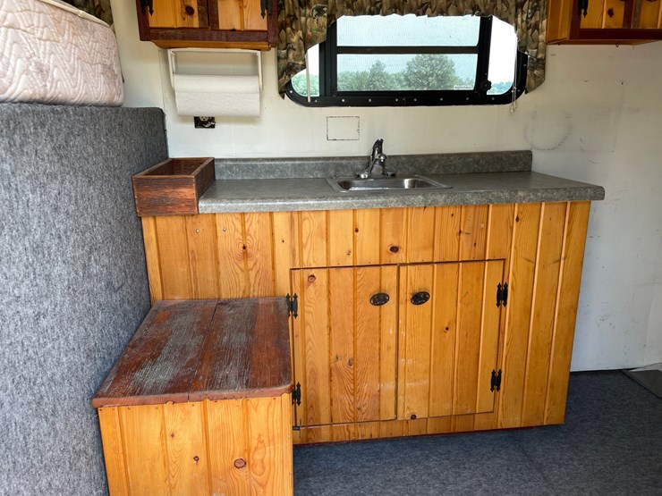 #103-•-1998-trailet-2-horse-trailer-with-overnight-package-(has-wi-title)-image-46