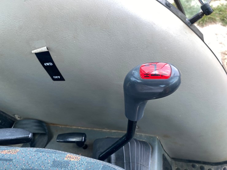 2012-mahindra-6010-image-22
