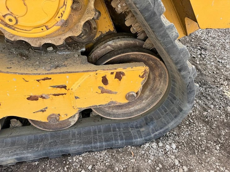 2023-caterpillar-259d3-image-16