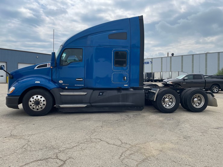 2022-kenworth-t680-image-3