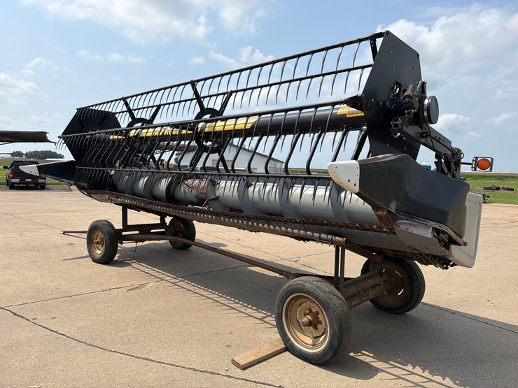 agco-20ft-air-reel-bean-head-w/-cart-image-5