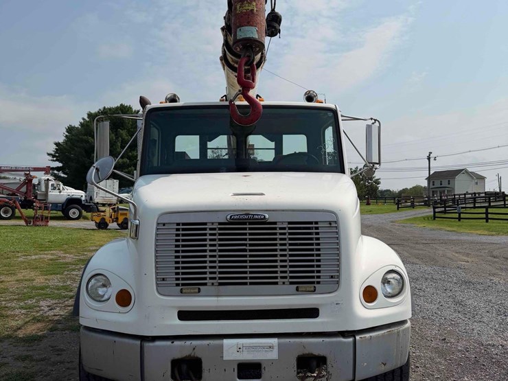 2000-freightliner-fl112-image-2