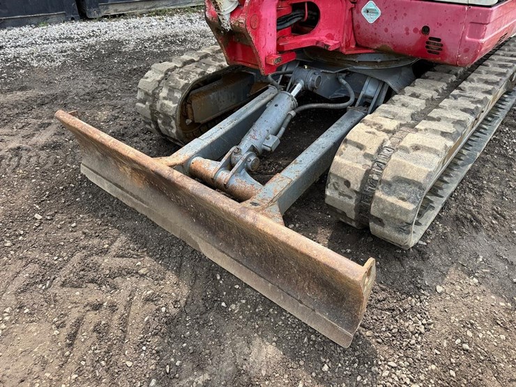 2012-takeuchi-tb250-image-13