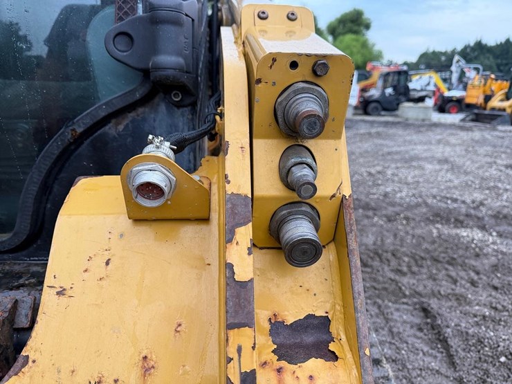 2019-caterpillar-259d-image-11