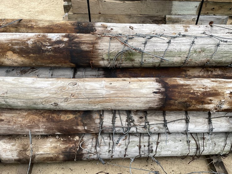 #3613-•-bundle-of-used-round-posts-image-7
