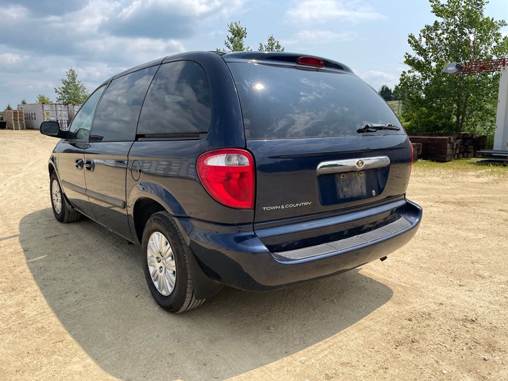 2006-chrysler-town-&-country-image-7