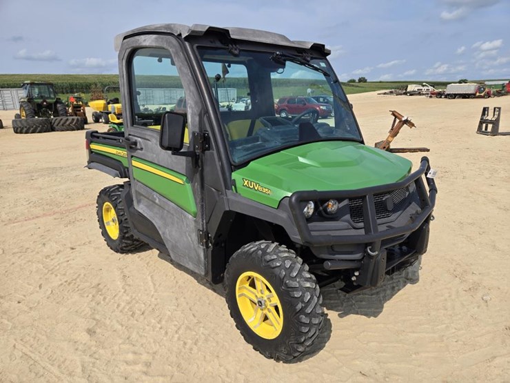 2018-john-deere-gator-xuv-835m-image-15