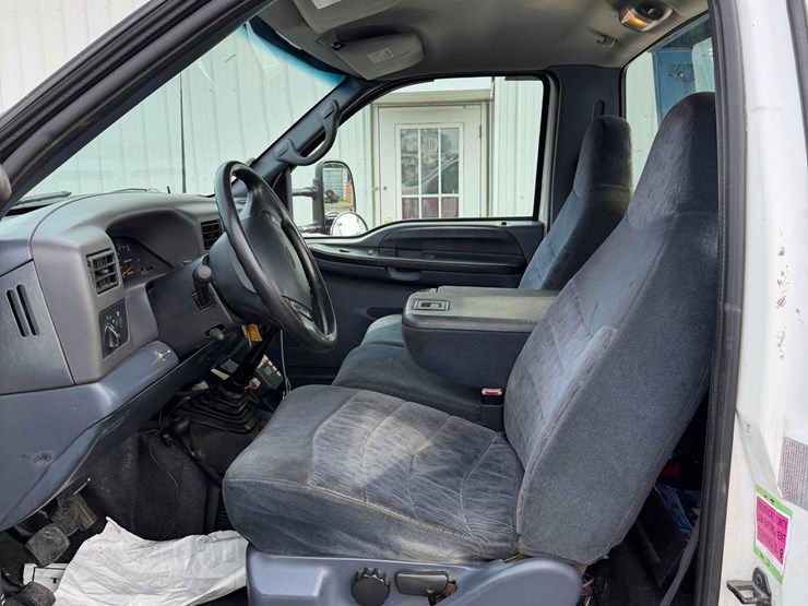 2000-ford-f550-image-29